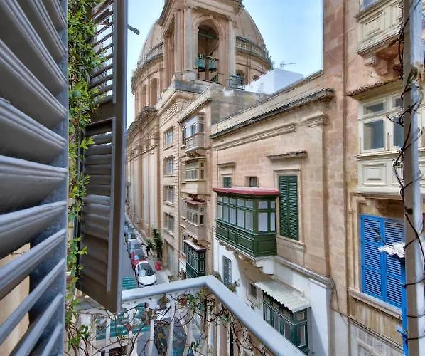 Luxury Duplex With Balcony, La Valletta